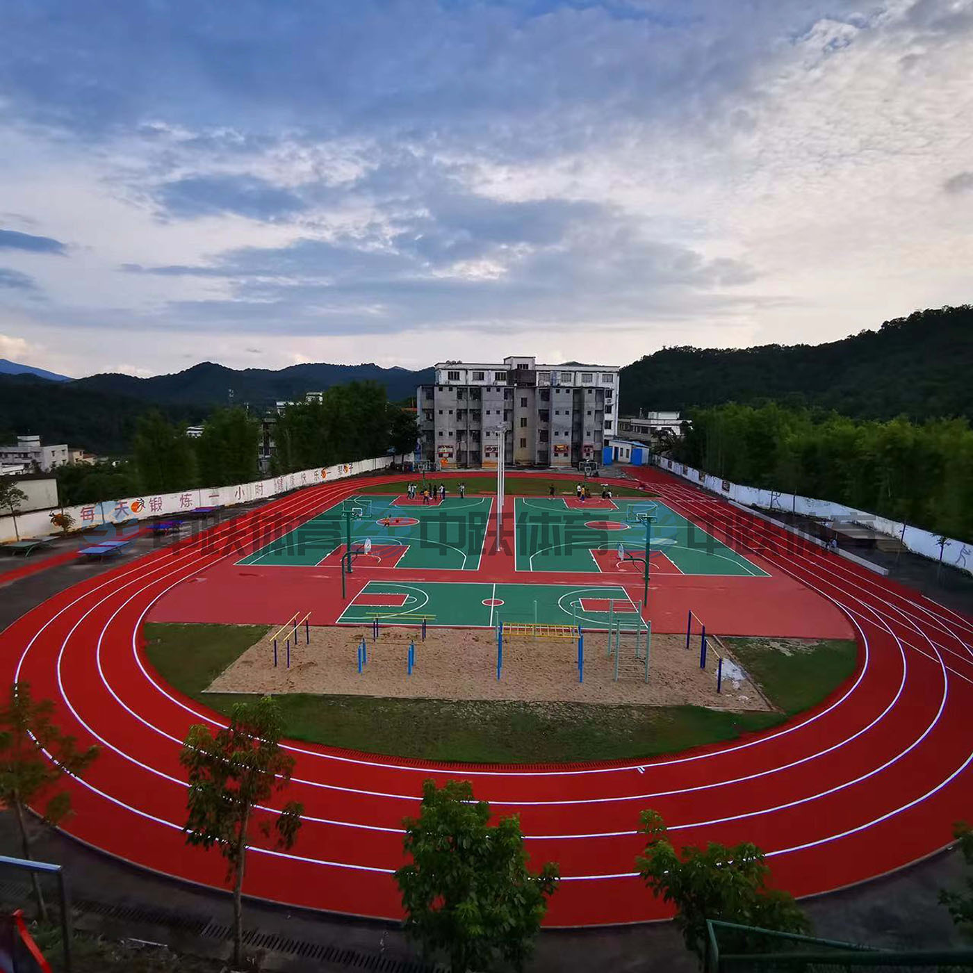 透气型塑胶跑道 (2).jpg