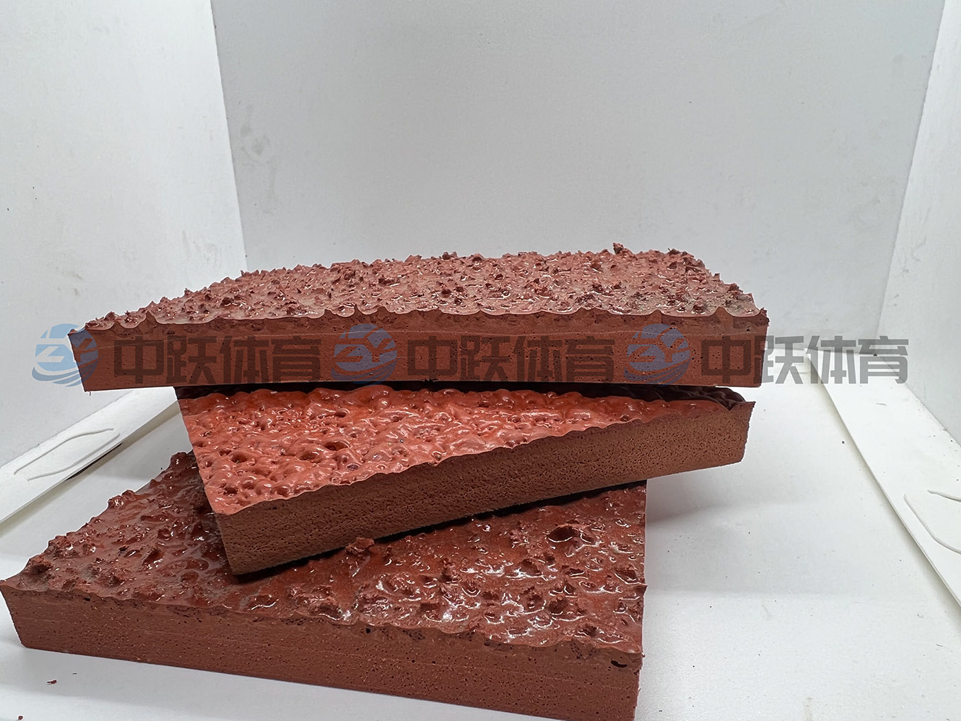 全塑型塑胶跑道 (2).jpg